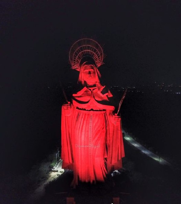 Imagem de Santa Rita de Cássia ganha iluminação especial em alusão ao Dia Mundial do Rim